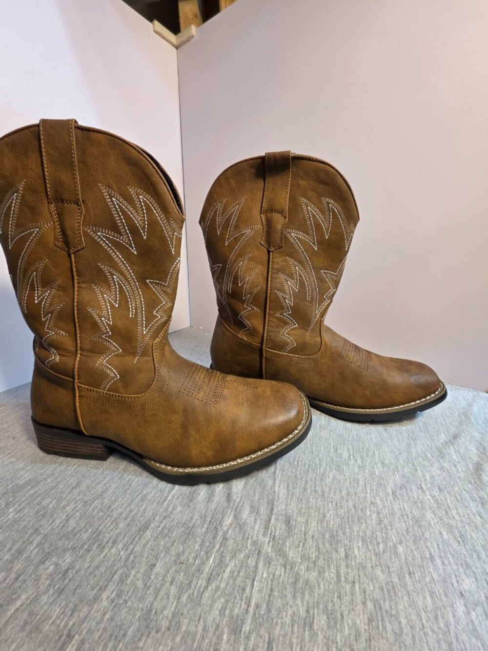 NIB, IUV Brown Western Cowboy Boots Embroidered Pull On Women's Size 9.5